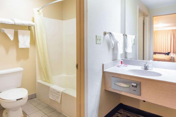 Econo Lodge Laurel image 16